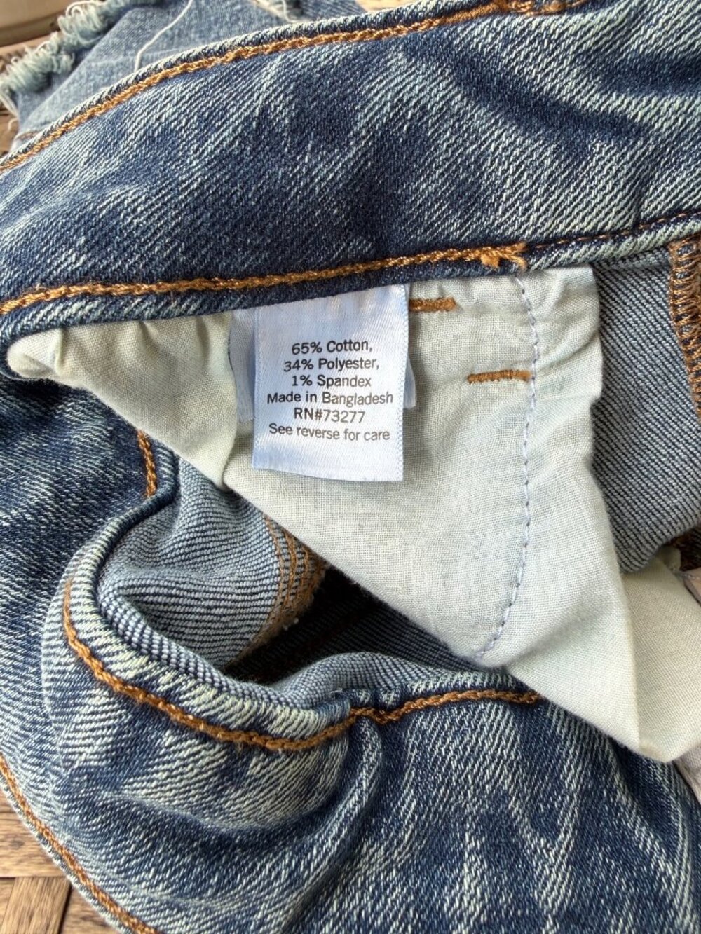 SO Women’s Distressed Denim Shorts Size 9 29W Blue Frayed Raw Hem Mid Rise - Picture 6 of 6